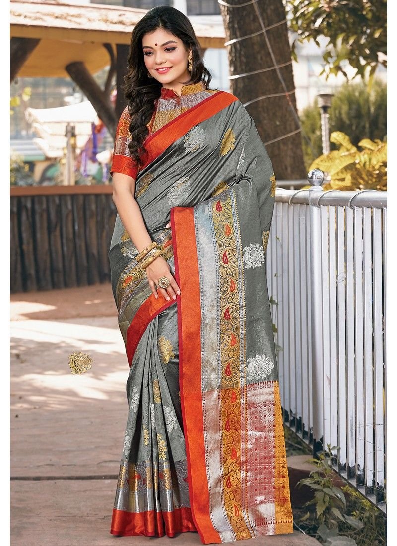 How to Get Perfect Look With Party Wear Sarees? 10